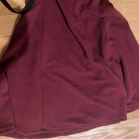 Dress maroon with black detail and belt NWT - Picture 3 of 4